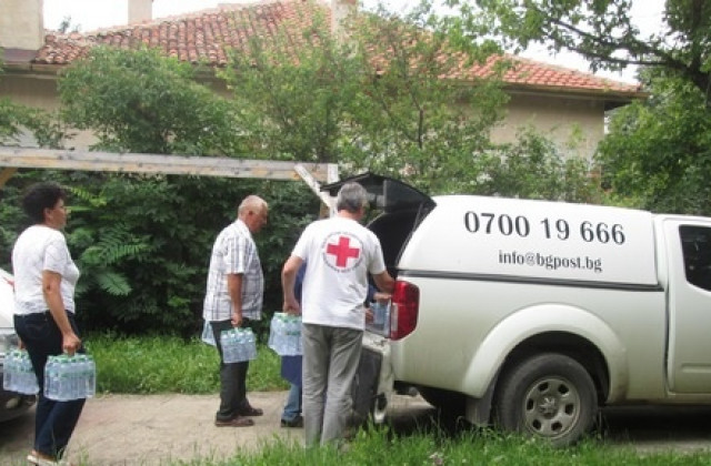 Дарения за бедстващите във Варна и Добрич