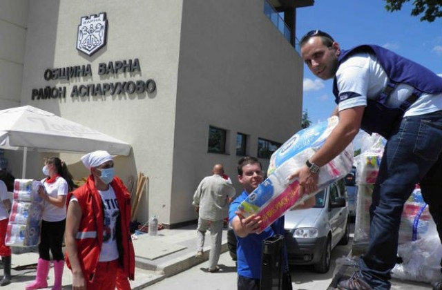 Доброволците от БЧК започват раздаване на готови пакети в „Аспарухово”
