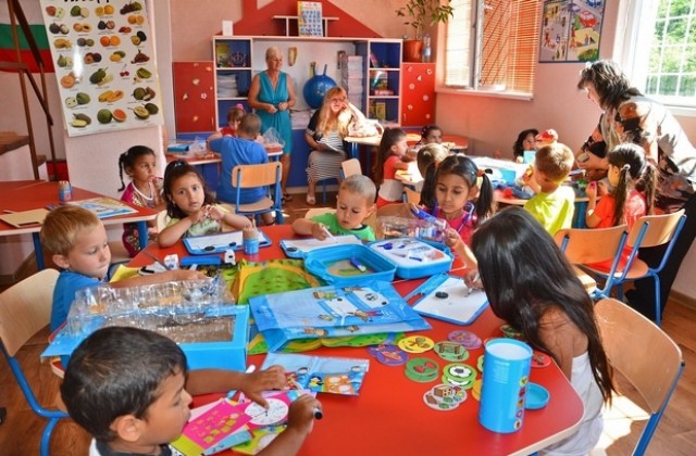 УНИЦЕФ дари играчки за ранно детско развитие на всички детски градини в област Сливен