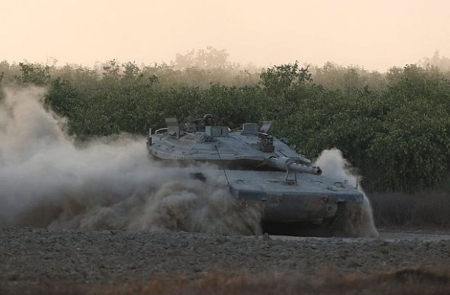 Израел мобилизира 40 000 резервисти, готви сухопътна операция в ивицата Газа
