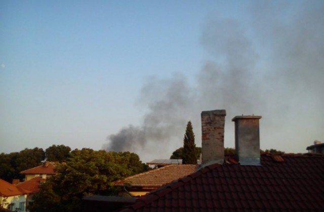 Овладяха пожара до автогара Стара Загора