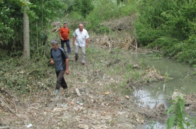 Започна почистването на корита на реки и дерета в Търговищко и Поповско