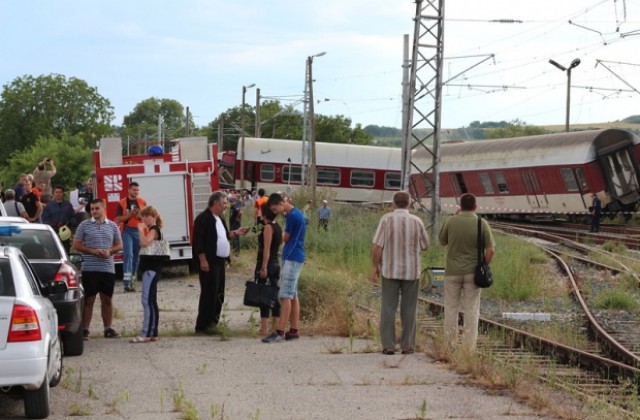 Роми спасявали пътници от дерайлиралия влак