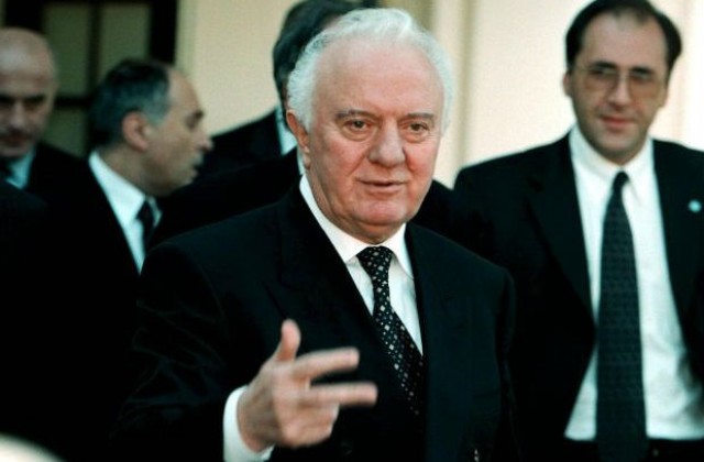 Високопоставени политици и общественици се сбогуваха с Едуард Шеварднадзе