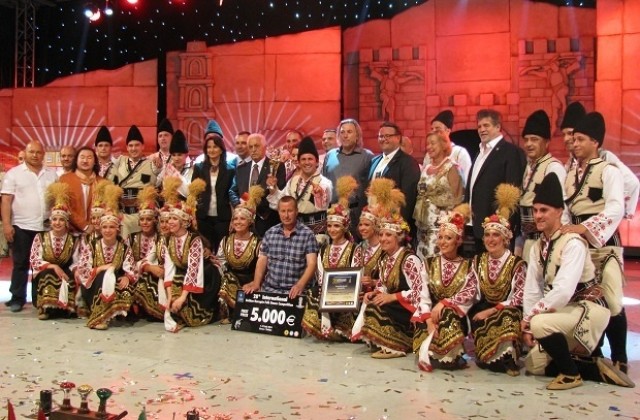 Ансамбъл „Мездра” с престижна награда от международния фолклорен фестивал в Бурса