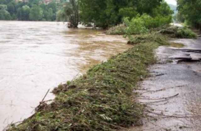 15 хотела и много къщи са наводнени в Приморско