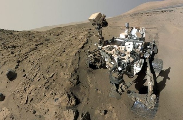 Марсоходът Кюриосити откри първия си метеорит