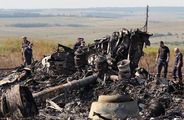 Изследват във влак тела на жертви от катастрофата на MH17