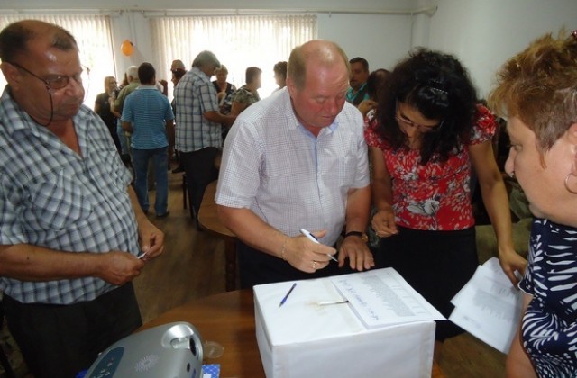Социалистите в община Стралджа избраха да подкрепят Корнелия Нинова за председател на БСП