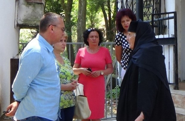 Депутатите от ГЕРБ дадоха пари за „Света Богородица”