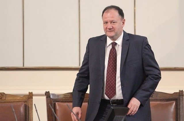 Михаил Миков: Реалистичен е вариантът оставката да бъде гледана утре