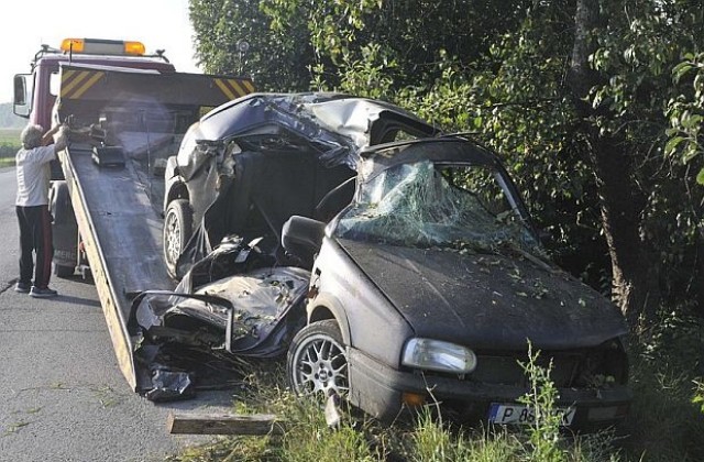 Пиян шофьор без книжка предизвика катастрофа, при която загинаха две момчета