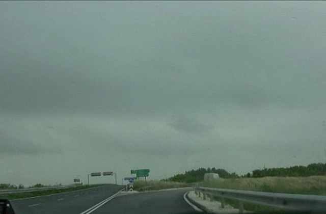 Автомобили закъсали на автомагистрала „Тракия заради дъждовете