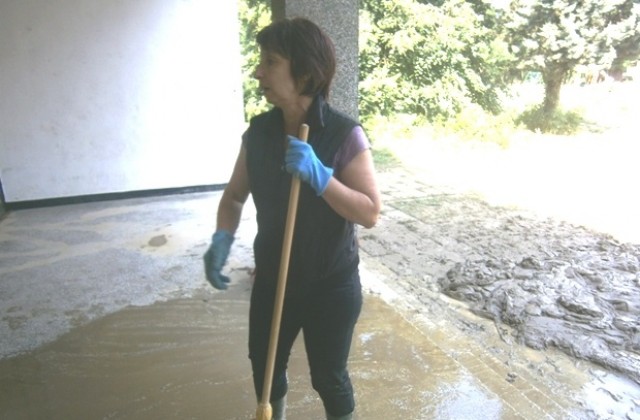 Кметът на Враниловци: Имаме нужда само от хора за разчистване след наводнението