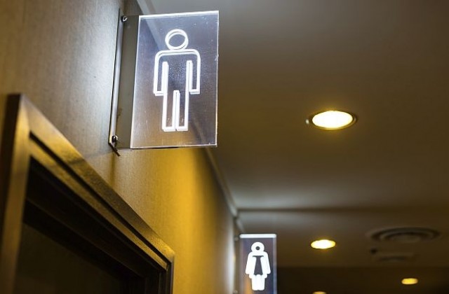 Берлински хотел излага гостите си на показ, докато са в тоалетната