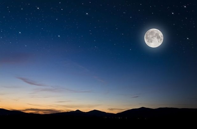 Учени обясниха защо Луната не е с форма на идеална сфера