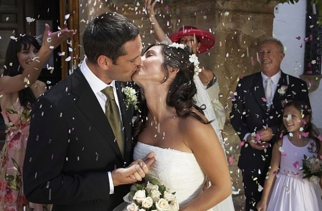 Две трети от младоженците играят игри  през първата брачна нощ