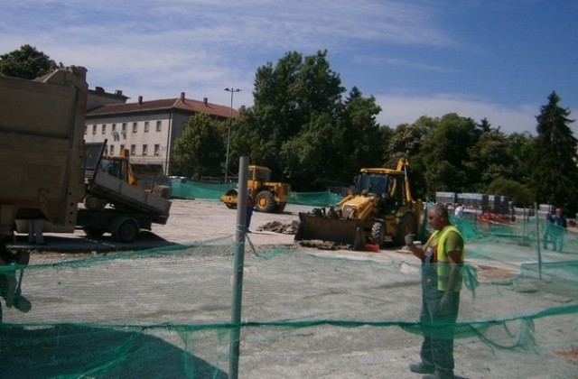Община Плевен: Категорично, отпадъците край Гривица не са от ремонта на площада