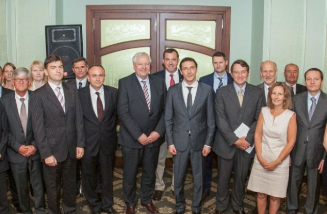 Министър Даниел Митов се срещна с посланиците на страните членки на ЕС