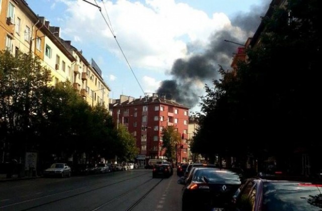 Пожар горя в центъра на София