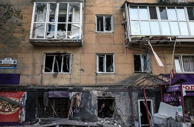 Снаряд уби две деца в Донецк