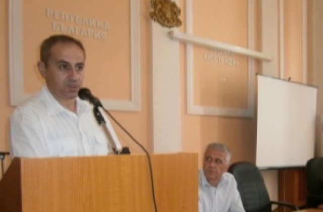 Областният управител и кметът на Кюстендил подписват договор за имот от 190 дка, който става общински