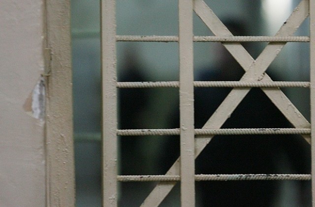 Издирват затворник, избягал от общежитията в Самораново