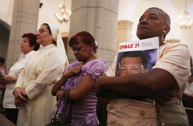 Във Венецуела замениха Бог с Чавес в молитва