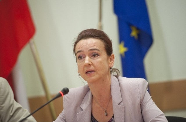 Министър Жекова: Няма разрешение за добив на природен газ и нефт край Добрич