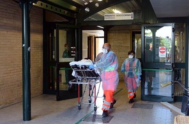 В Италия лекуват пациентка със съмнения за ебола