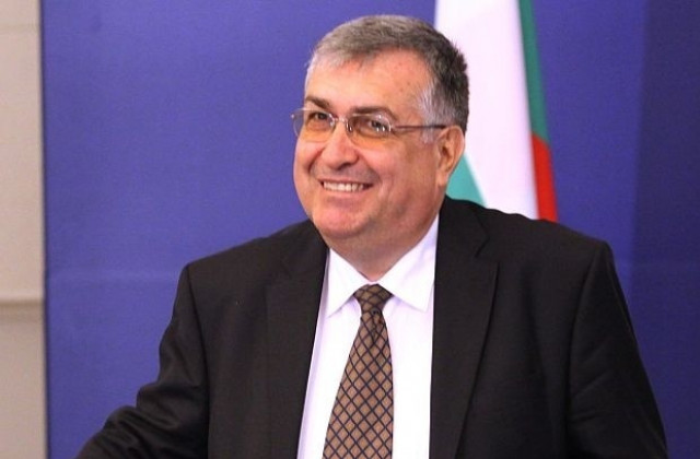 Премиерът призова Цветан Василев да се върне в България