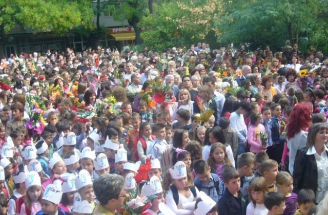Училищата в Добрич ще посрещнат  865 първокласници