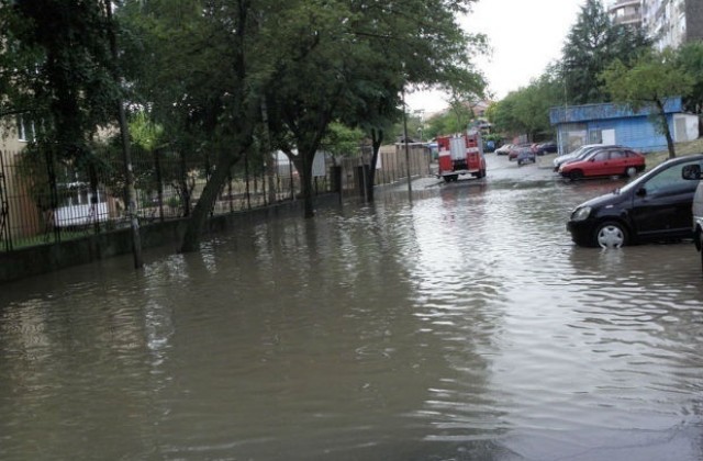 Порои наводниха къщи и дворове в Пазарджик, Съединение и Красново