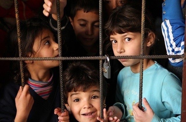Експерт: Децата бежанци не са заразни