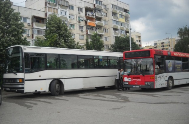 В Павел Баня останаха без автобуси, започват преговори за нов превозвач