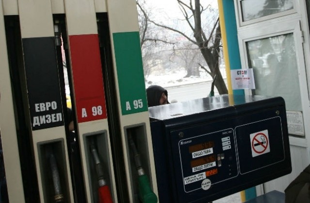 Бензинът и дизелът поевтиняха с 5%