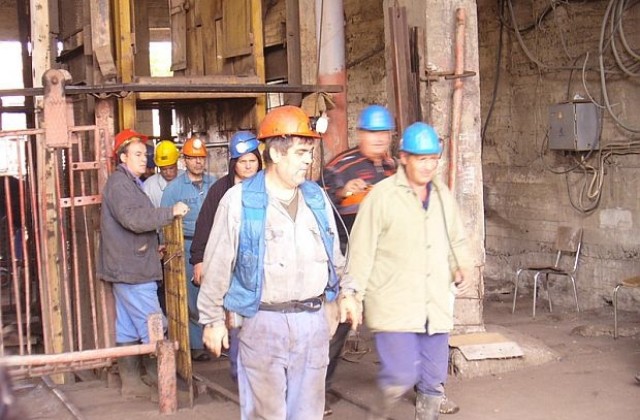Изплащат заплатите на работещите в мина Черно море