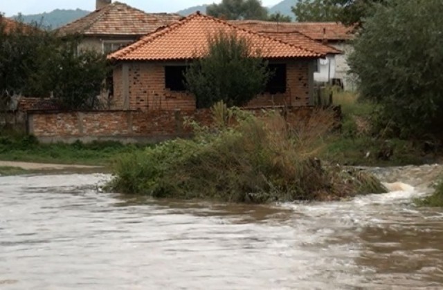 Изчисляват щетите от наводненията в Хисаря и Съединение