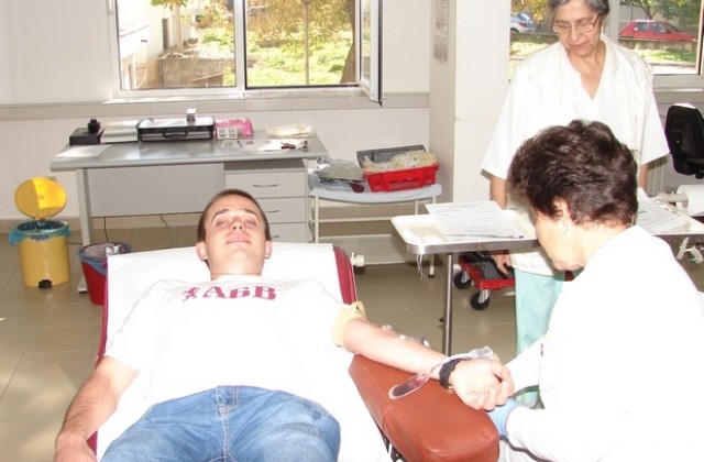 Младежи от АБВ дариха кръв в Плевен