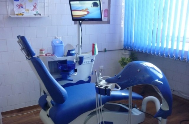 Наши зъболекари безплатно силанизират детски зъби срещу кариес