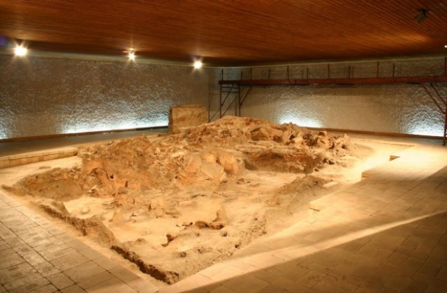 Изложба показва най-старата двуетажна къща в Европа от уникален археологически обект в Стара Загора