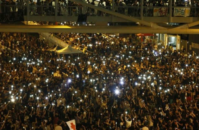 Хиляди протестираха отново в Хонконг с искане за повече демокрация