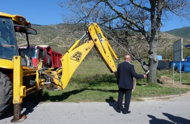 Първа копка на рехабилитацията на пътя Шивачево - Сборище
