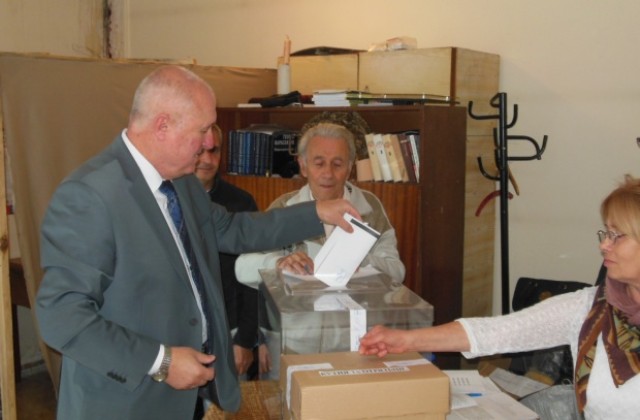 Красимир Руев гласува с преференция и за силна държава