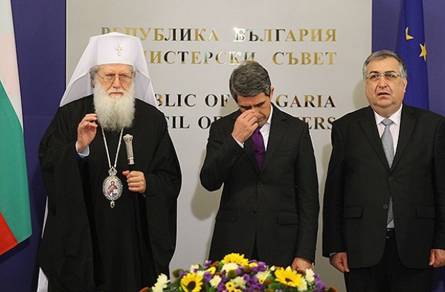 Близнашки връчи на патриарх Неофит акта за „Св. Александър Невски”