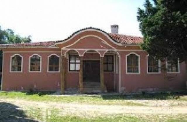 Радиното училище в Сопот събира пари за ремонт във Facebook