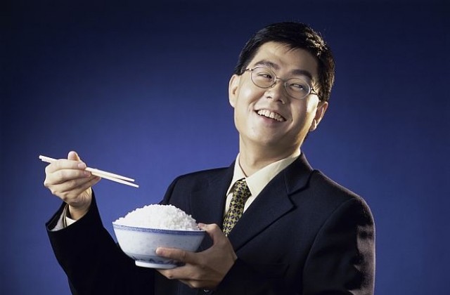 Защо азиатците се хранят с пръчици?