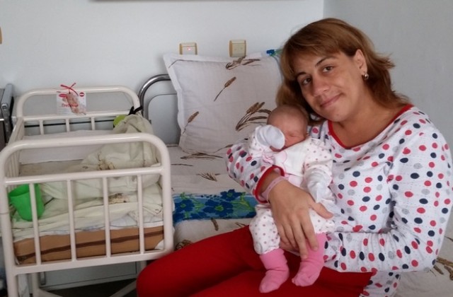 Петстотното бебе за 2014 година се роди в болница Авис Медика