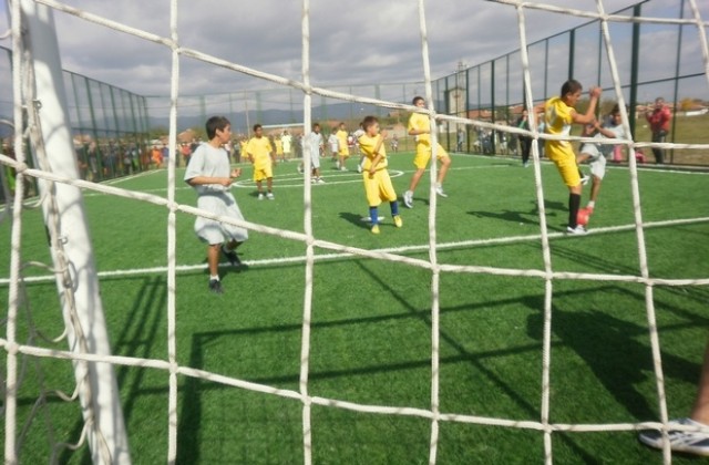 Децата от Тополчане и Сотиря са финалисти в ученически футболен турнир