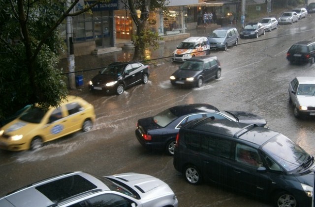 Очакват ни сериозни валежи и покачване на реките в Централна и Западна България